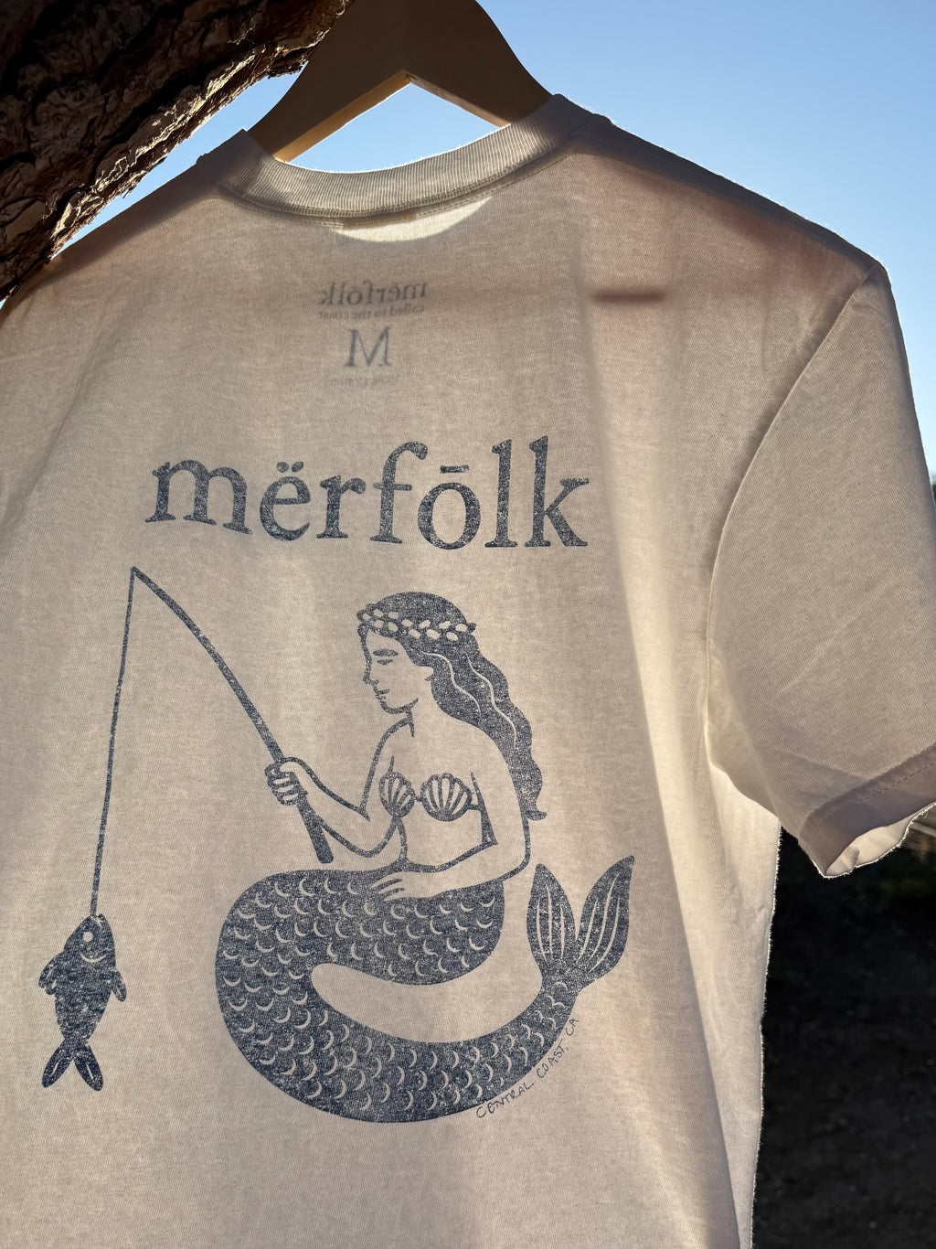 mërfōlk fishing tee- white and blue