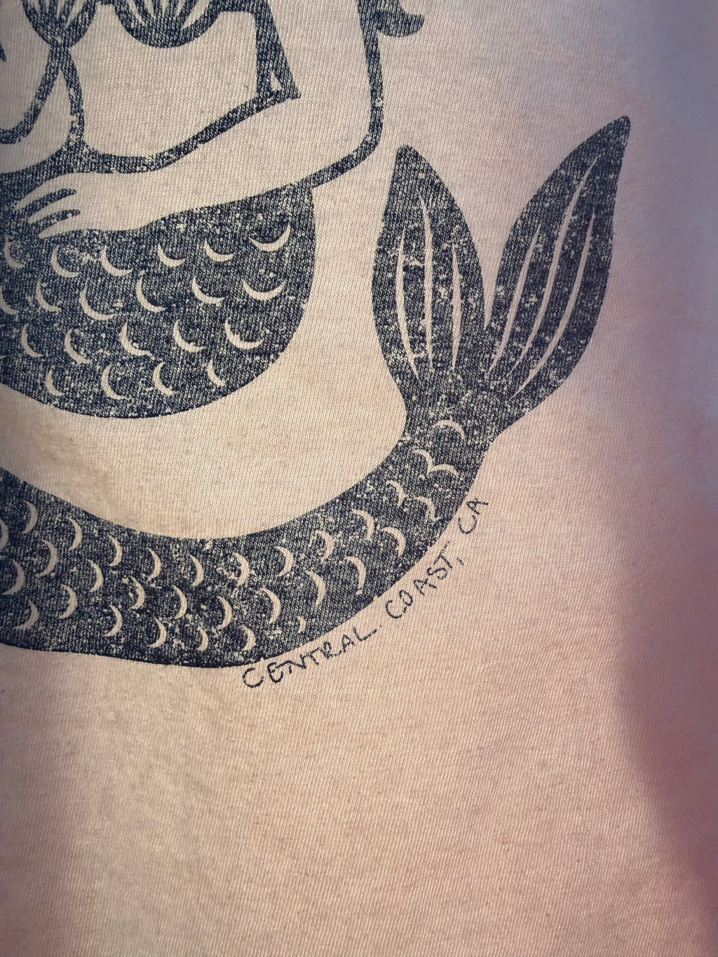 mërfōlk fishing tee- white and blue
