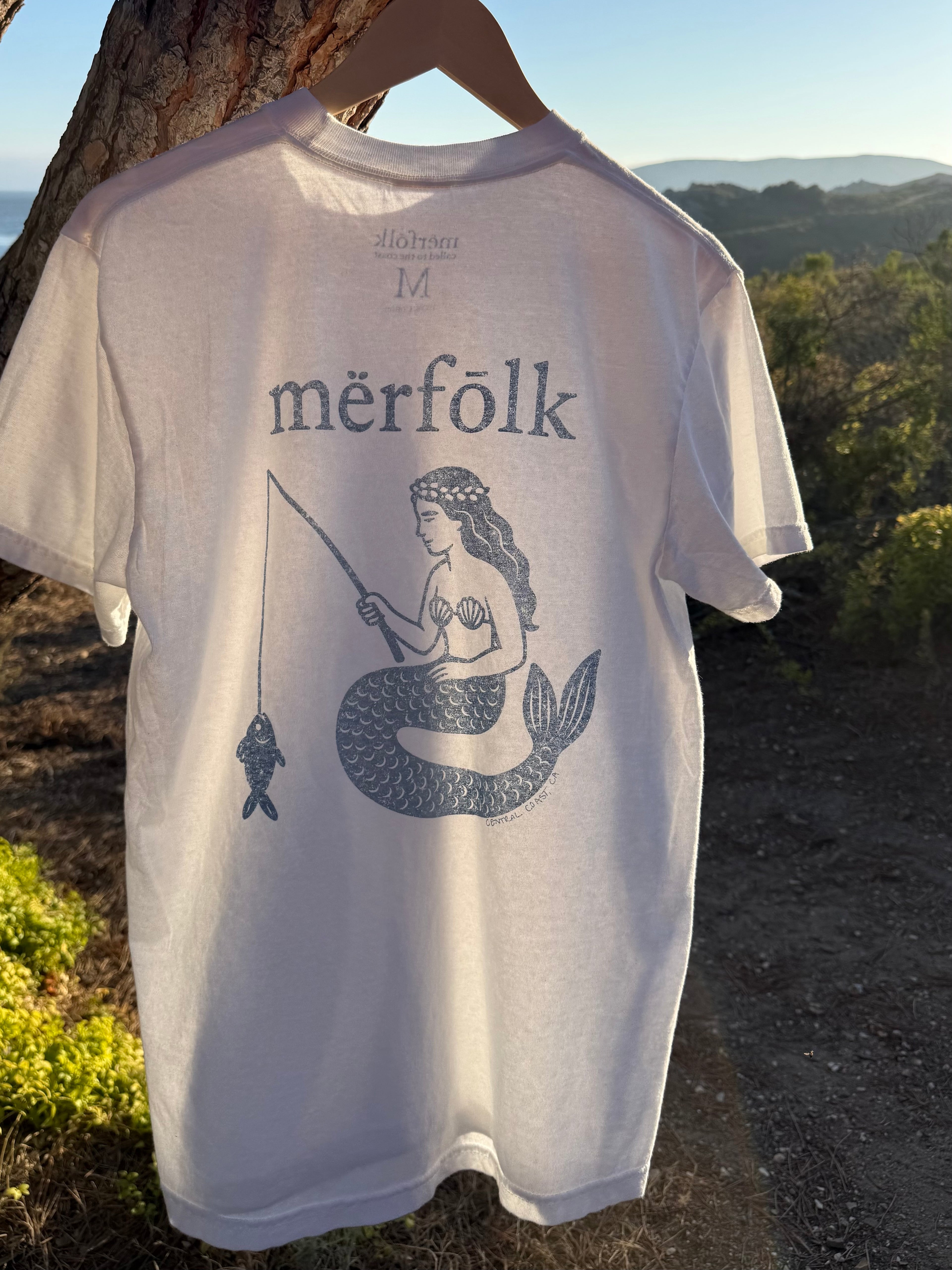 mërfōlk fishing tee- white and blue