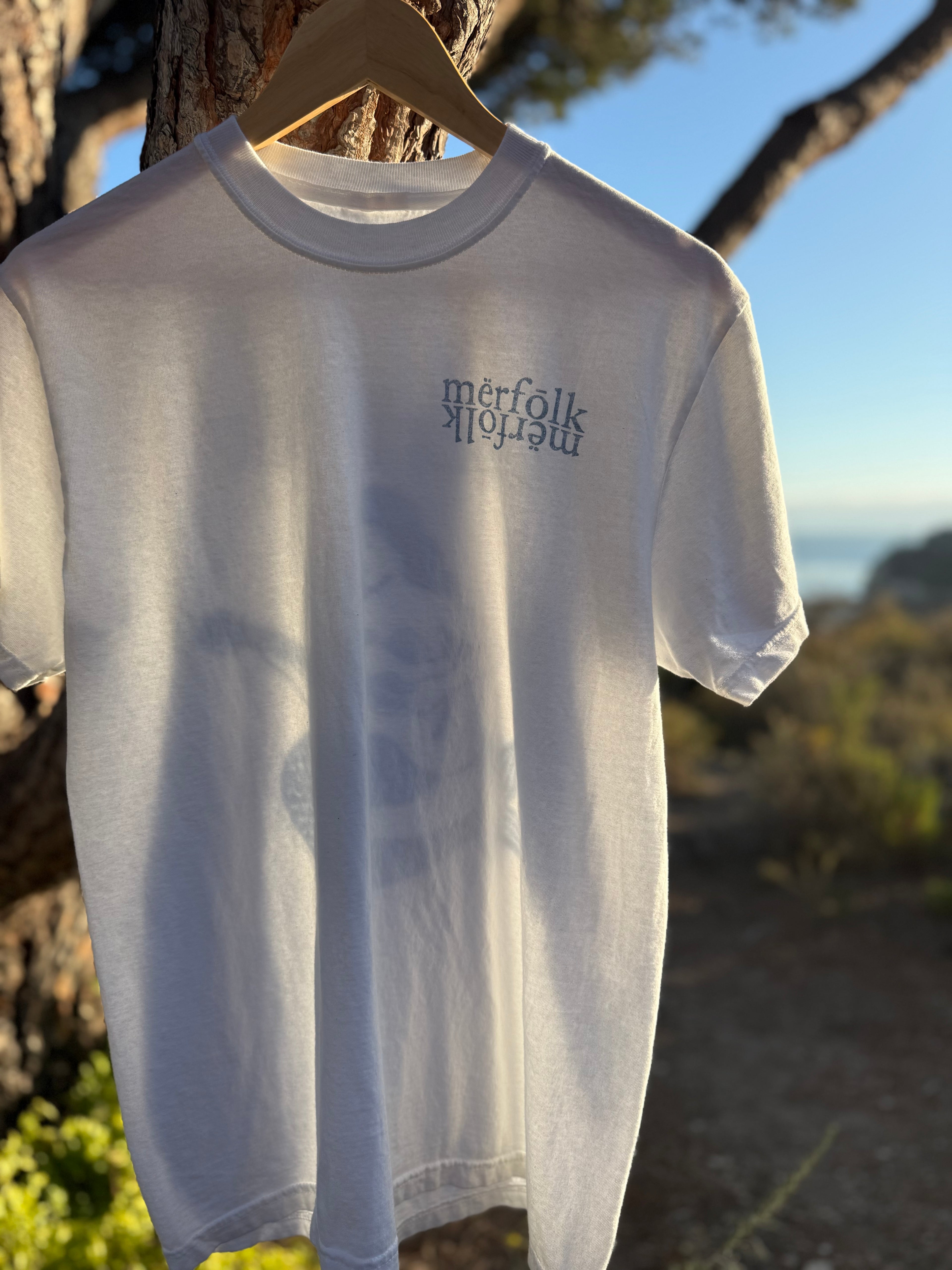 mërfōlk guitar tee- white and blue