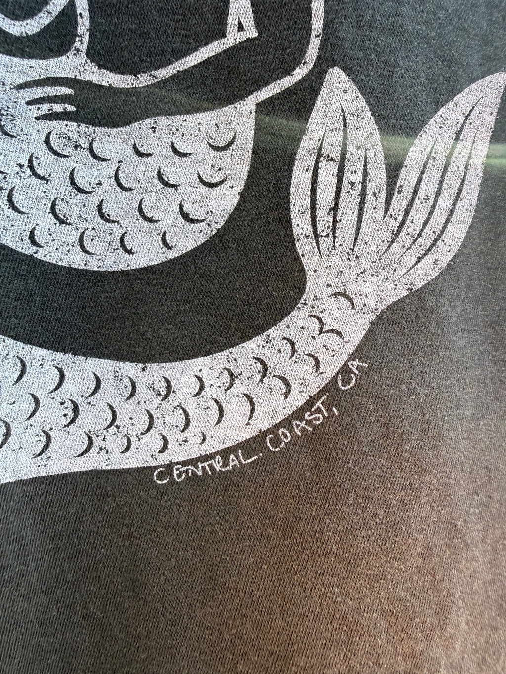 mërfōlk fishing tee- salt and pepper
