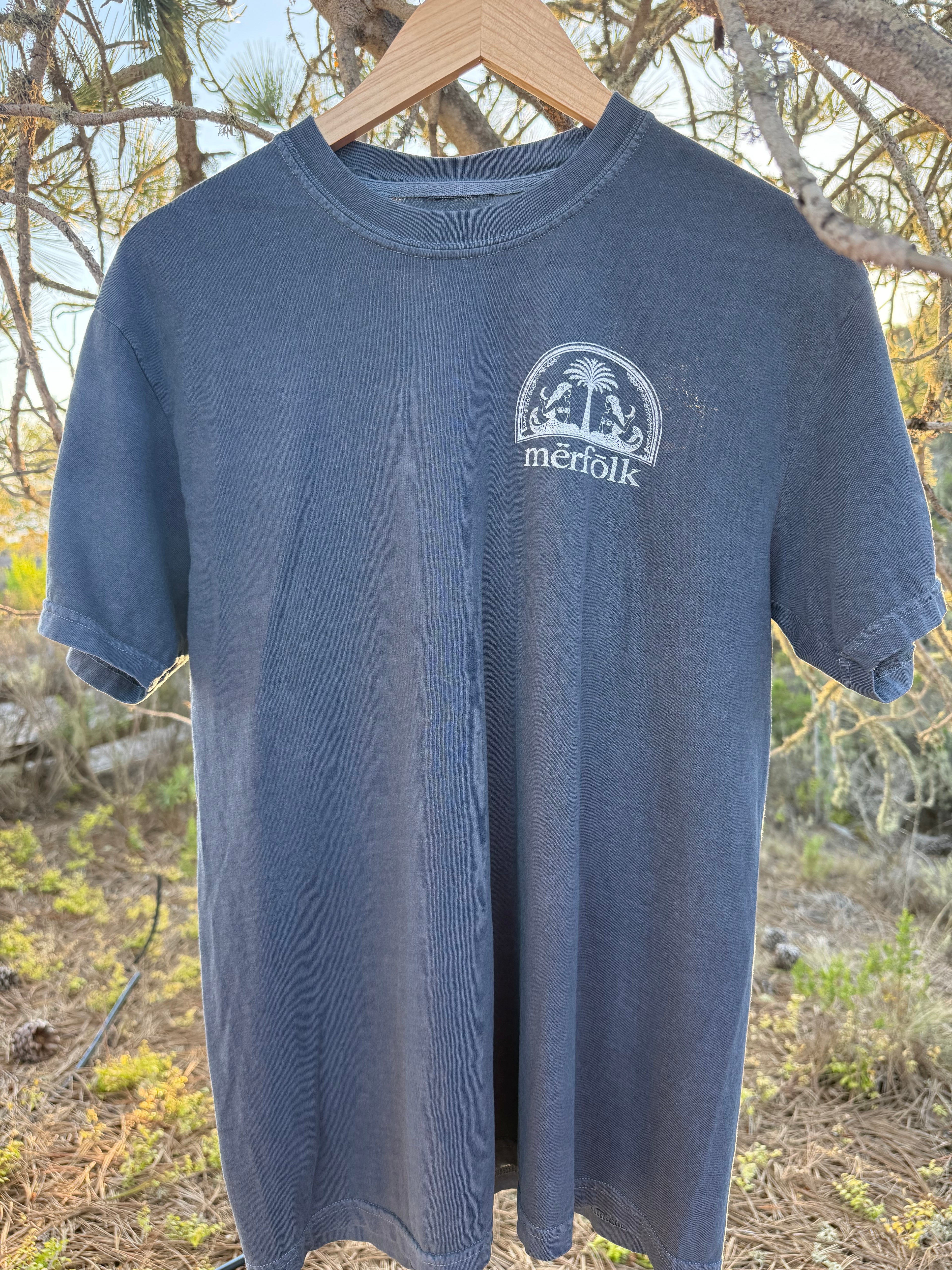 mërfōlk crest tee- denim blue