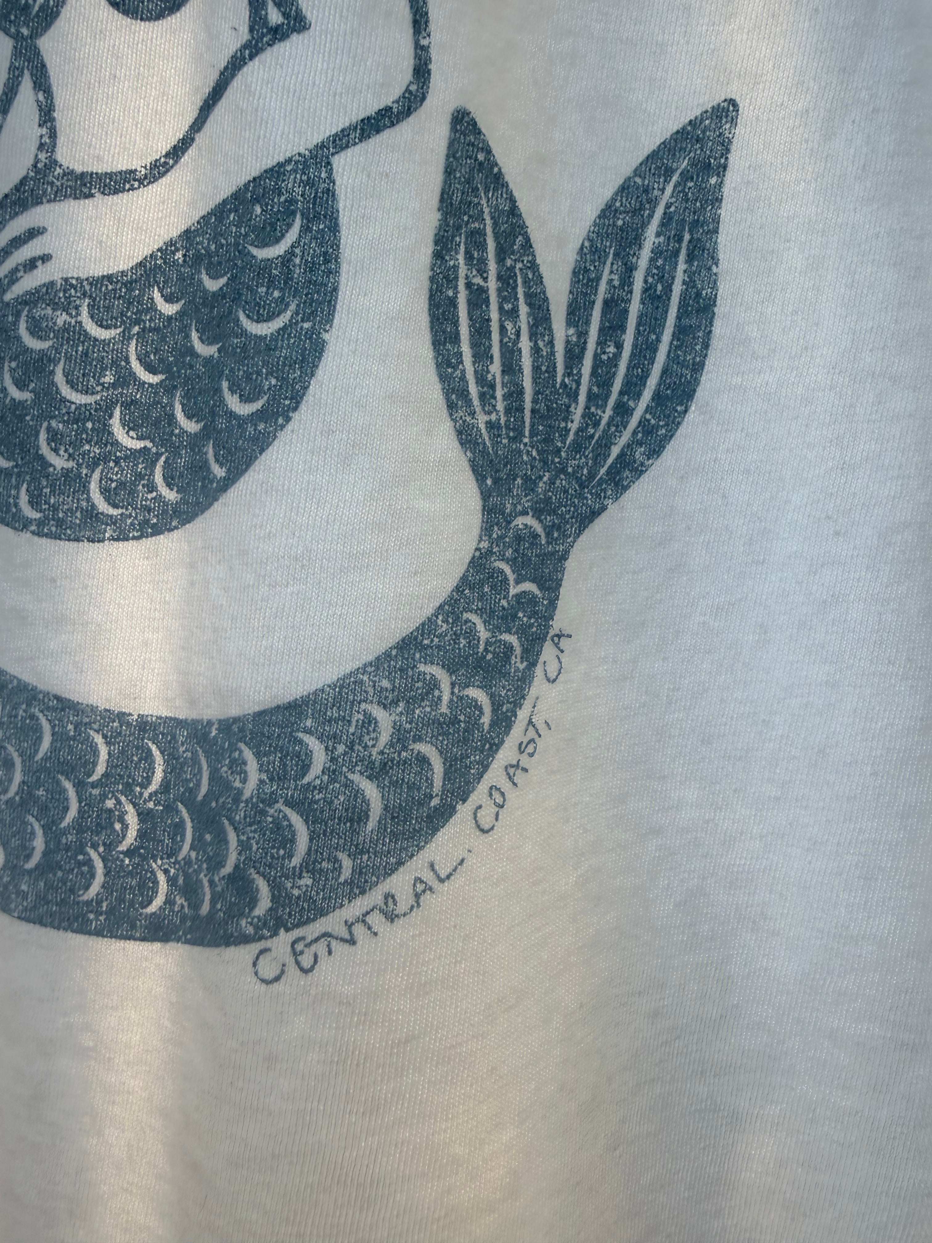 mërfōlk guitar tee- white and blue