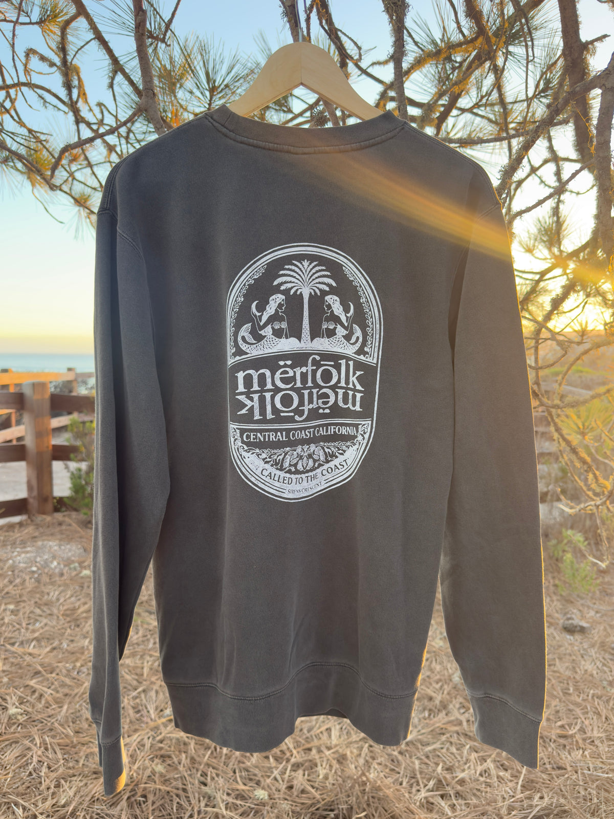 mërfōlk crew neck crest sweater- charcoal