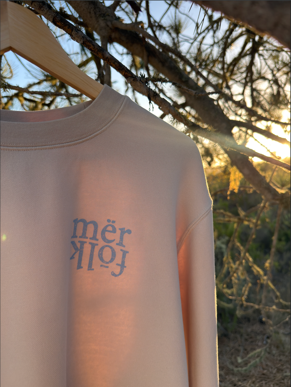 mërfōlk crew neck crest sweater- ivory and mërfōlk blue