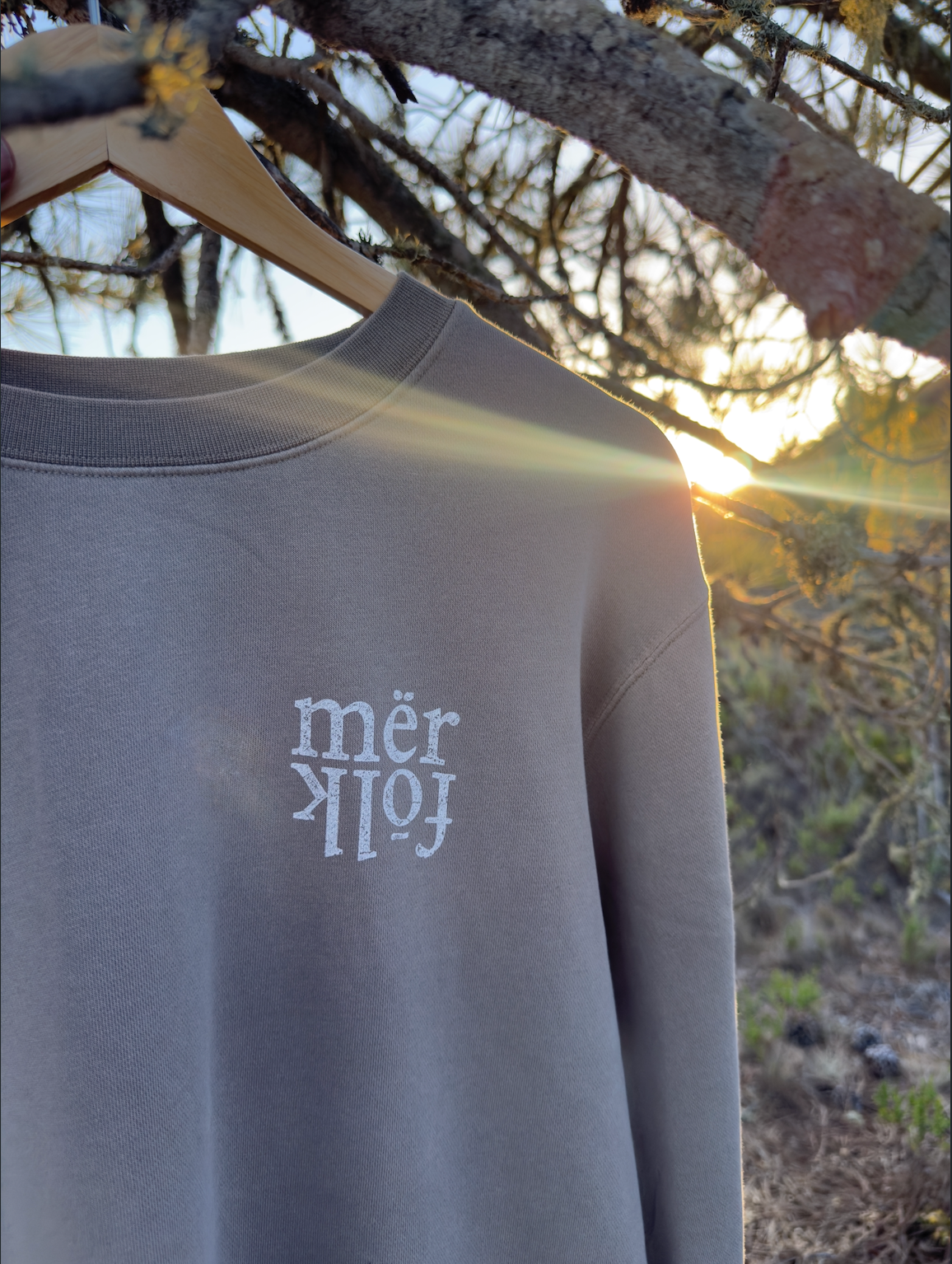 mërfolk crew neck crest sweater- beige and white