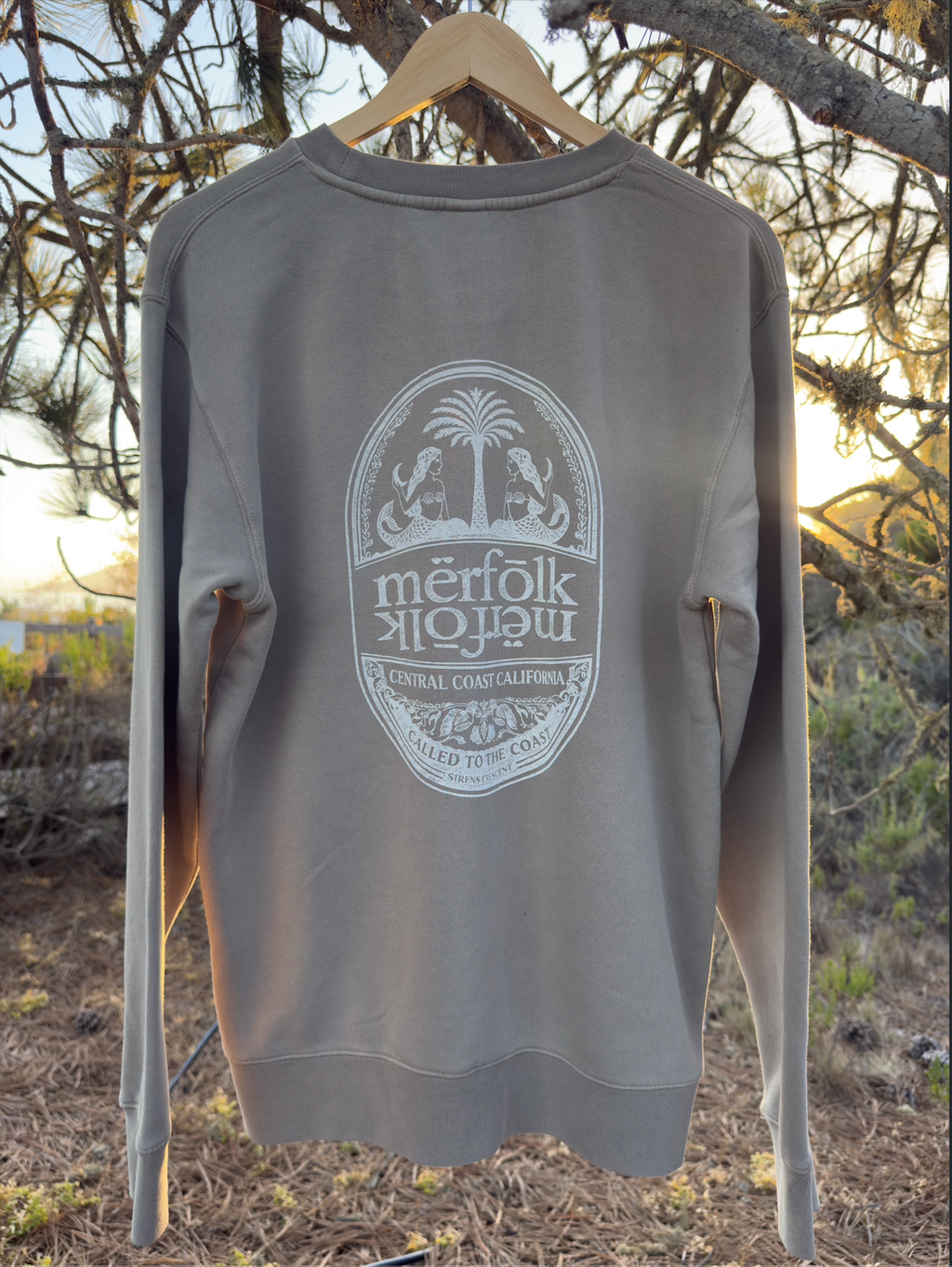 mërfolk crew neck crest sweater- beige and white