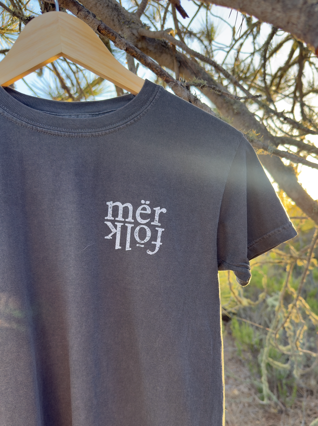 mërfōlk fishing tee- youth- pepper